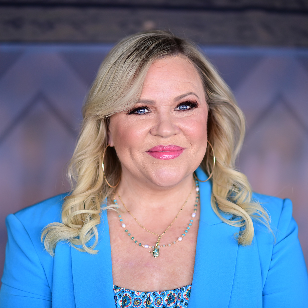 Holly Rowe portrait